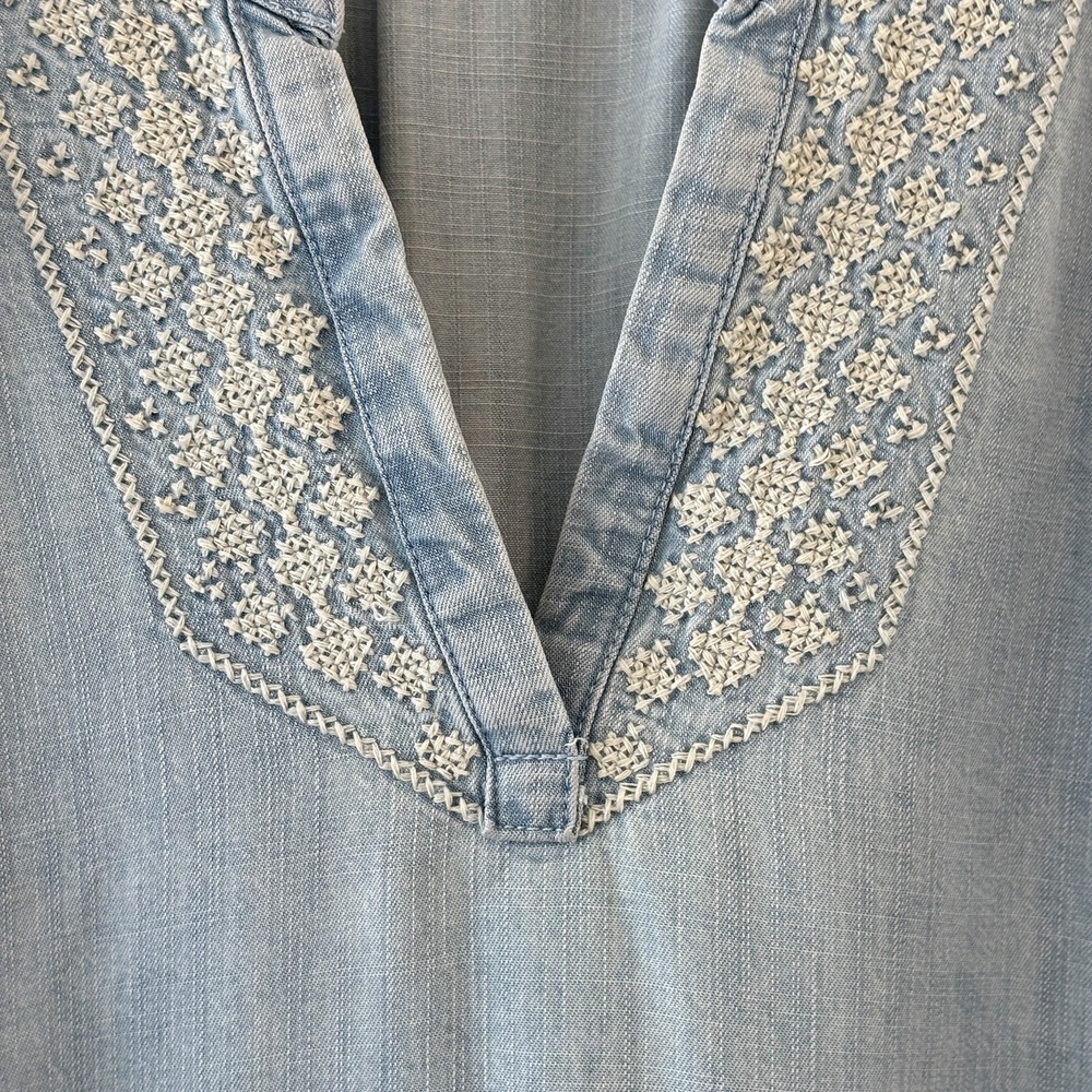 Eddie Bauer Chambray Shift Dress Womens 8 Blue Sleeveless Embroidered Preppy - Picture 6 of 12